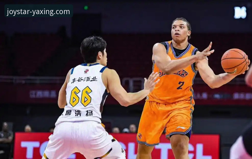 亚星娱乐手机客户端 揭秘上海男篮十二连胜背后的战术革新与数据密码